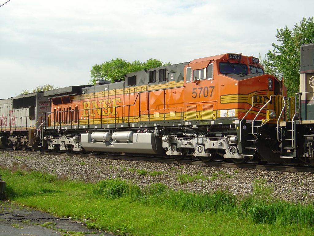 BNSF 5707